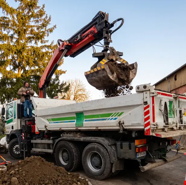 Évacuation de terre sur chantier à Toulouse